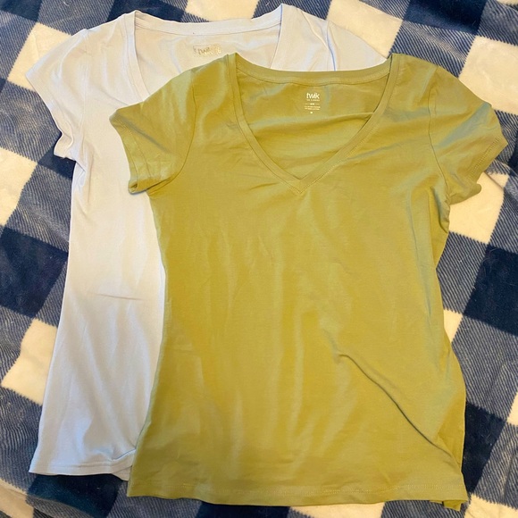 2 T Shirts Twik by Simons - Picture 1 of 6